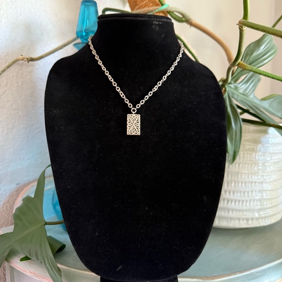 Lois Hill 925 Sterling Silver Toggle Pendant Necklace - Picture 2 of 9